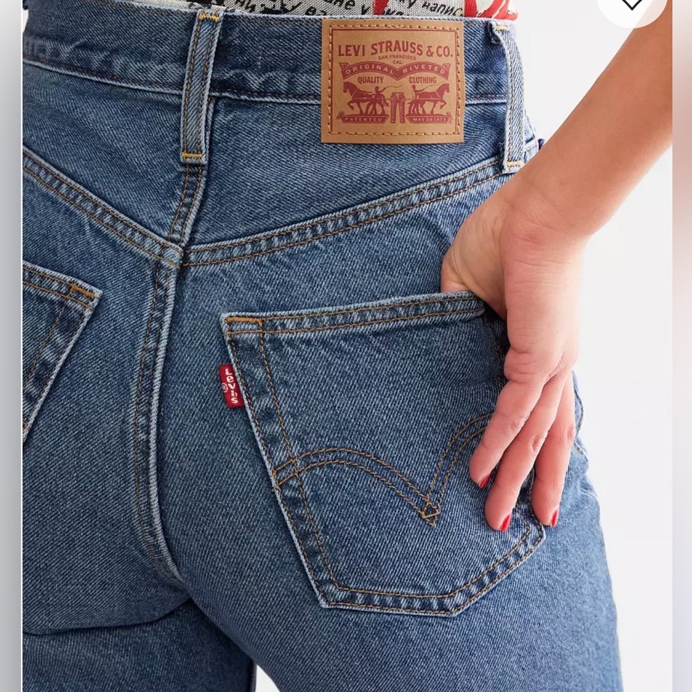 Levi’s Ribcage Ankle Straight Jean - Picture 4 of 12